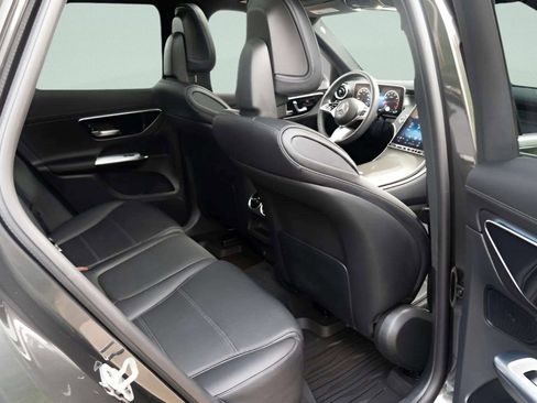 Used 2024 Mercedes-Benz GLC 300 4MATIC image 40