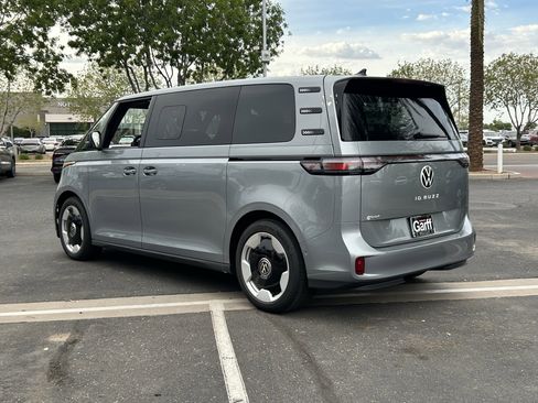 New 2025 Volkswagen ID. Buzz Pro S Plus image 2