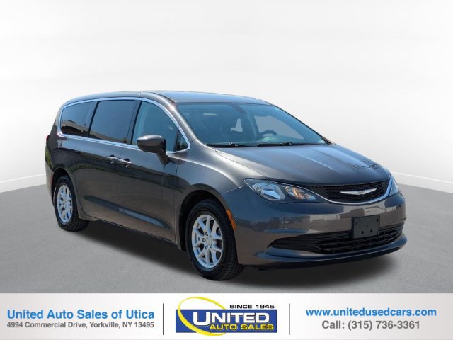 Used 2017 Chrysler Pacifica Touring FWD image 1