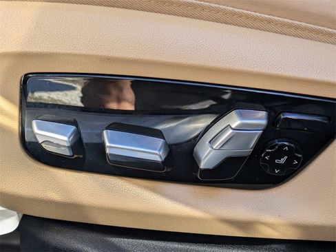 Used 2020 BMW 750i xDrive w/ Executive Package image 25