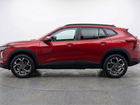Used 2025 Chevrolet Trax LT FWD image 5
