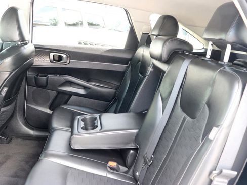 Used 2024 Kia Sorento S FWD image 25