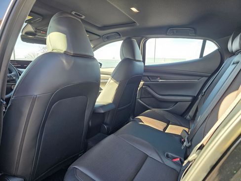 Used 2025 MAZDA MAZDA3 Hatchback w/Premium Plus Pkg image 12