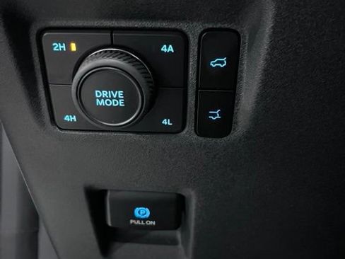 Used 2025 Ford Expedition Active AWD/4WD image 28