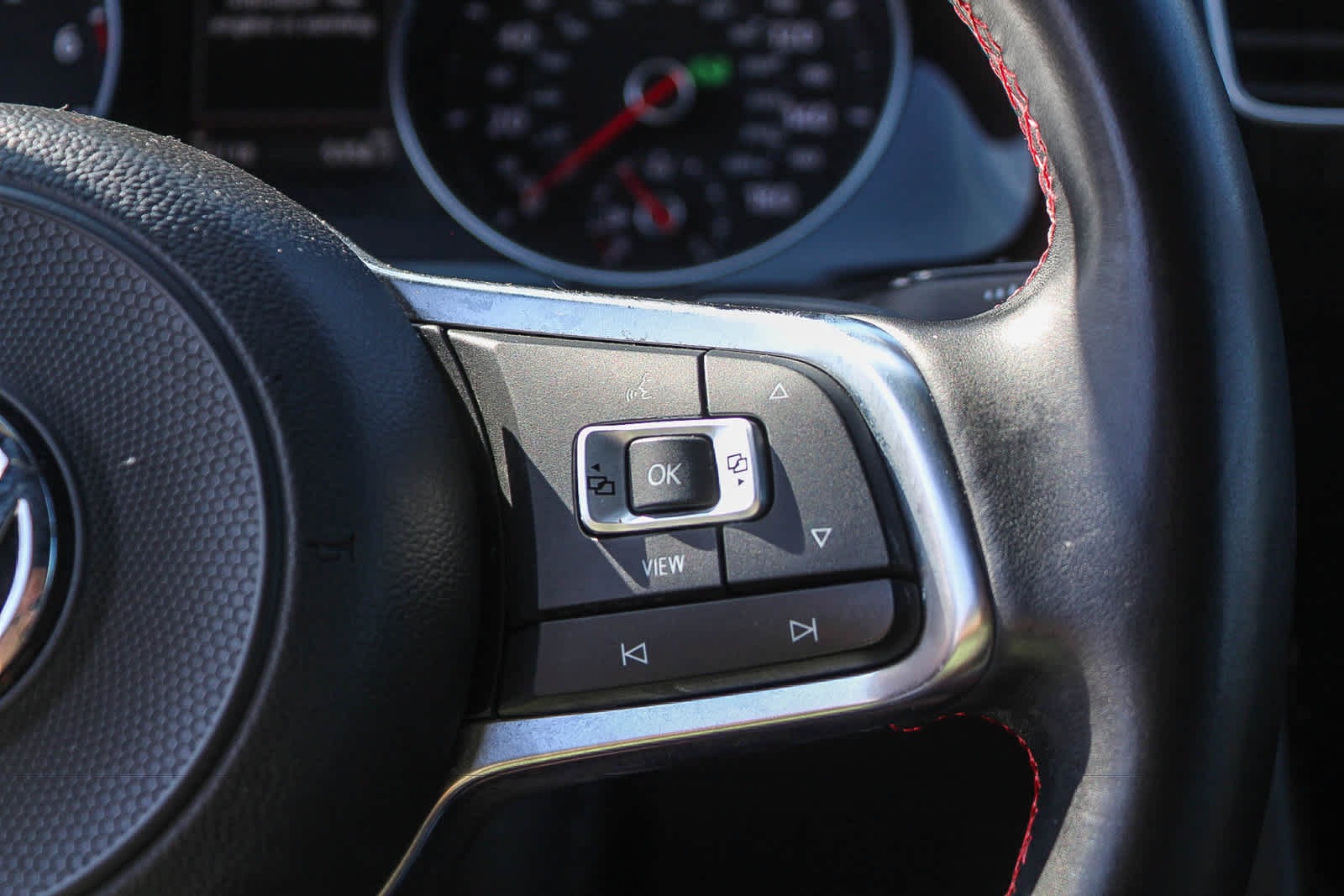 Used 2019 Volkswagen GTI SE FWD image 31
