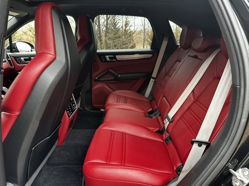 Used 2023 Porsche Cayenne S Platinum image 22