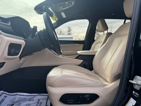 Used 2023 Jeep Grand Cherokee Limited image 18