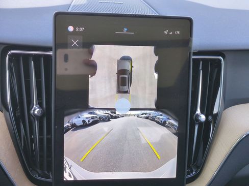 New 2026 Volvo XC60 B5 Plus w/ Climate Package AWD/4WD image 13