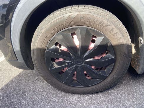 Used 2020 Nissan Kicks S image 6