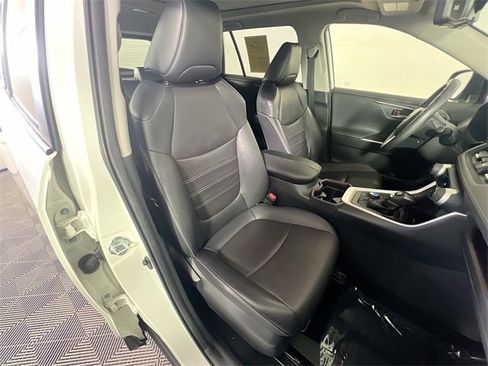 Used 2019 Toyota RAV4 Limited image 29