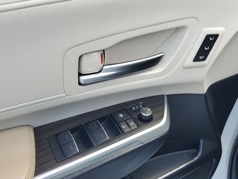 Used 2024 Toyota Sienna Limited image 45