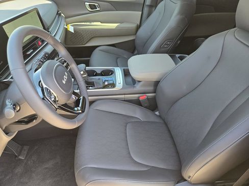 New 2026 Kia Carnival EX FWD image 10