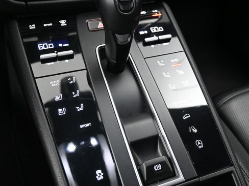 Used 2022 Porsche Macan image 13