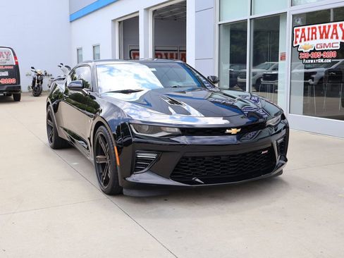 Used 2016 Chevrolet Camaro SS RWD image 2