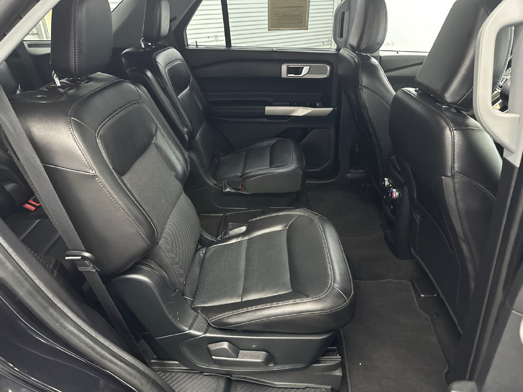 Used 2021 Ford Explorer Limited w/ Equipment Group 301A AWD/4WD image 16