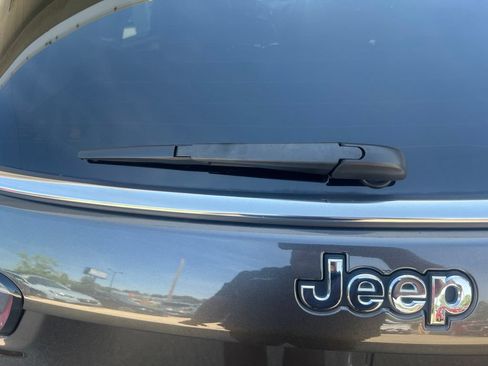 Used 2018 Jeep Compass Latitude w/ Cold Weather Group AWD/4WD image 35