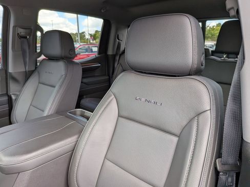 Used 2023 GMC Sierra 1500 Denali w/ Technology Package AWD/4WD image 15