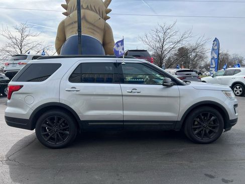 Used 2018 Ford Explorer XLT w/ Equipment Group 202A image 7