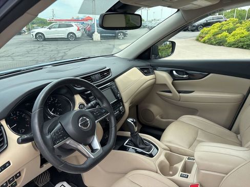 Used 2019 Nissan Rogue SL w/ Premium Package AWD/4WD image 16