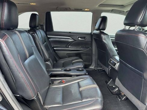 Used 2019 Toyota Highlander SE AWD/4WD image 20