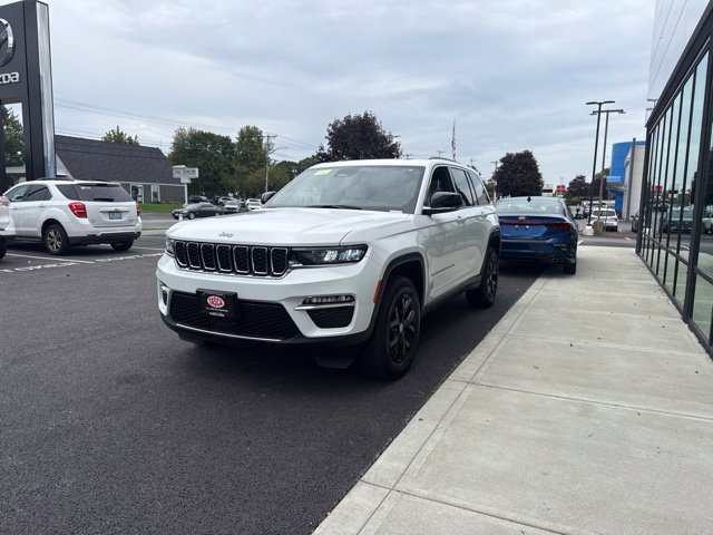 Used 2024 Jeep Grand Cherokee Limited AWD/4WD image 6