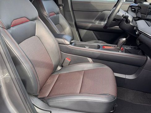 Used 2025 Nissan Kicks SR image 12