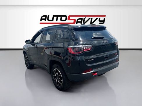 Used 2025 Jeep Compass Trailhawk AWD/4WD image 5