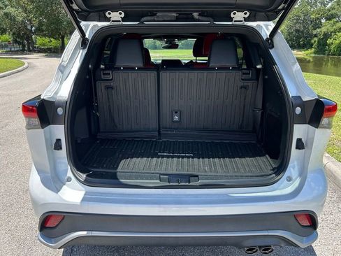 Used 2023 Toyota Highlander XSE FWD image 10