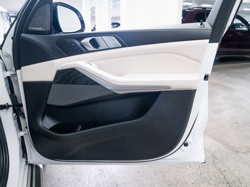 Used 2021 BMW X7 xDrive40i w/ M Sport Package image 24