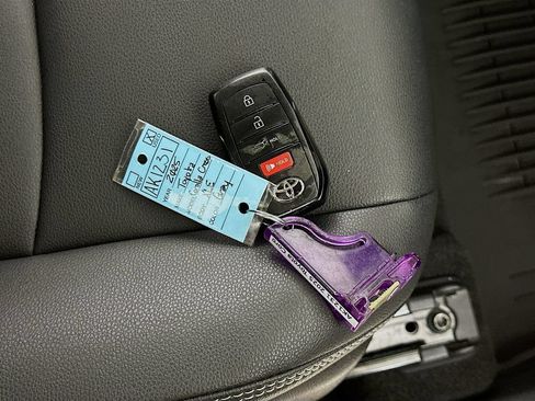 Used 2025 Toyota Corolla Cross XLE w/ Convenience Package FWD image 35
