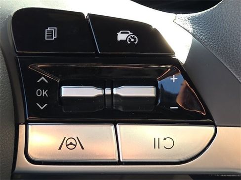 Certified 2024 Hyundai Elantra SEL image 25