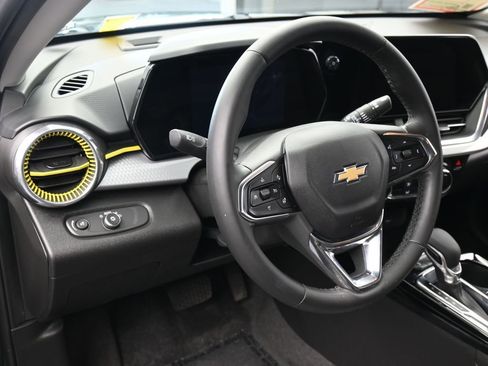 Used 2025 Chevrolet Trax LT w/ Driver Confidence Package image 14