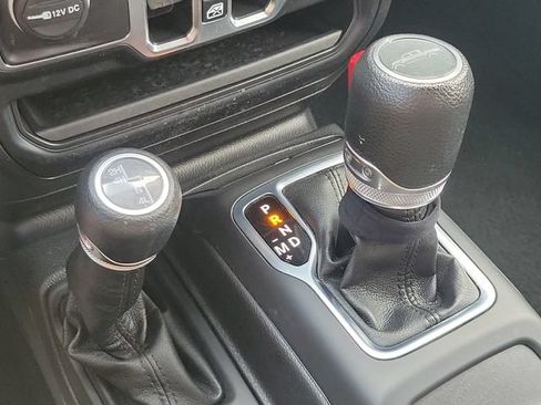 Used 2023 Jeep Gladiator Sport AWD/4WD image 29