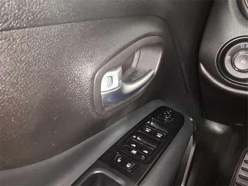 Certified 2022 Jeep Renegade Limited image 12