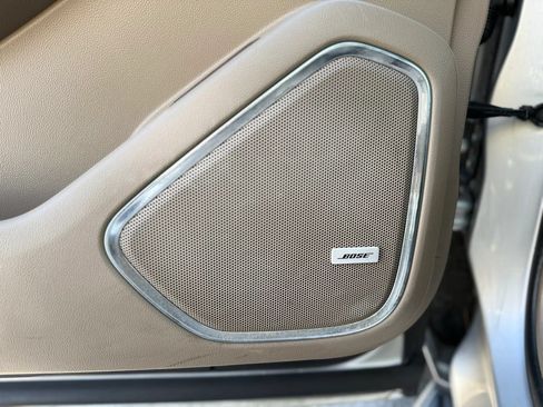 Used 2019 Chevrolet Suburban LT RWD image 20