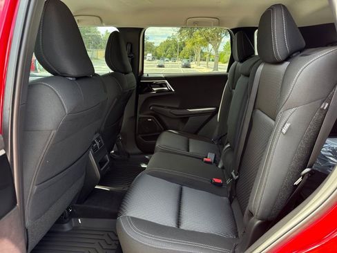 New 2025 Mitsubishi Outlander ES FWD image 15