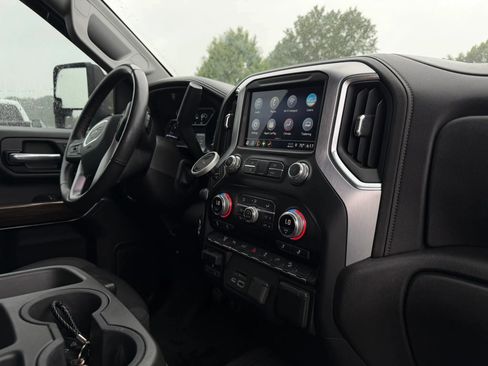 Used 2022 GMC Sierra 2500 SLE w/ SLE Value Package; AWD/4WD image 8
