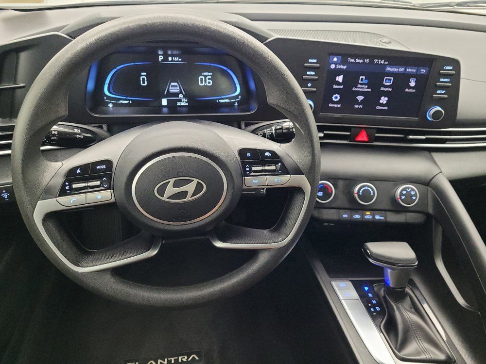 Used 2025 Hyundai Elantra SE FWD image 22