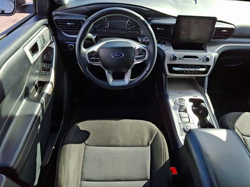 Used 2023 Ford Explorer XLT image 12