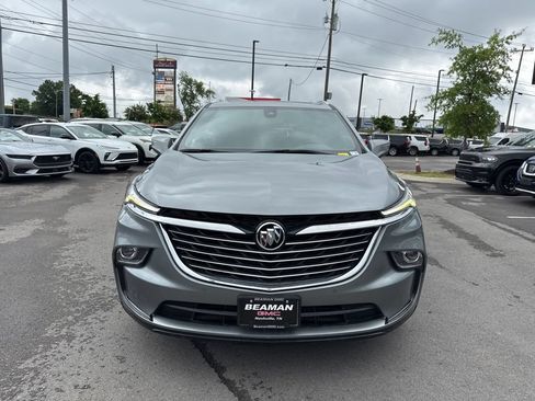 Used 2023 Buick Enclave Essence AWD/4WD image 2