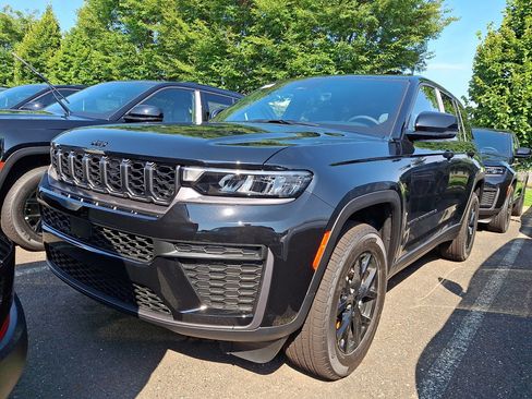 New 2026 Jeep Grand Cherokee Altitude AWD/4WD image 1