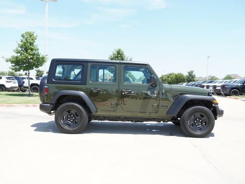 Used 2022 Jeep Wrangler Unlimited Sport AWD/4WD image 10