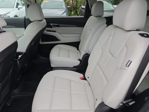 Certified 2024 Kia Telluride EX w/ EX Captain's Chair Package FWD image 13