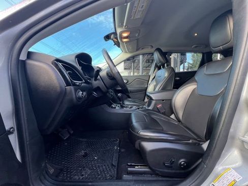 Used 2020 Jeep Cherokee Latitude Plus image 14