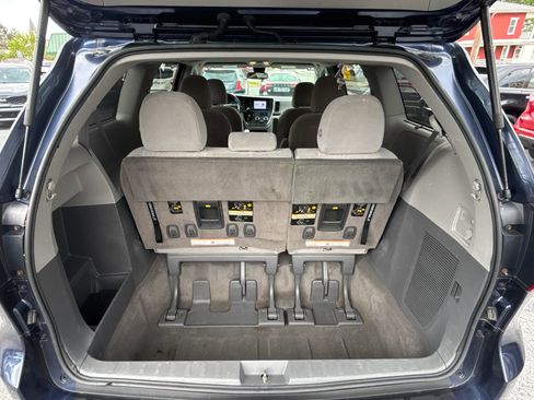 Used 2018 Toyota Sienna LE AWD/4WD image 35