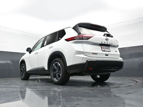 Used 2024 Nissan Rogue SV FWD image 50