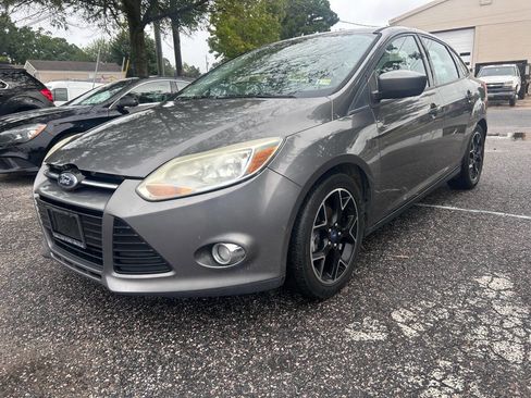 Used 2012 Ford Focus SE w/ SE Sport Pkg image 2