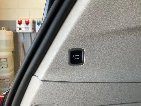 Used 2023 Chrysler Pacifica Limited FWD image 34