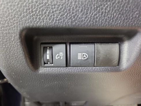 Used 2025 Toyota RAV4 XLE AWD/4WD image 28