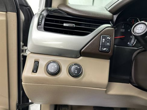Used 2020 Chevrolet Suburban Premier AWD/4WD image 35